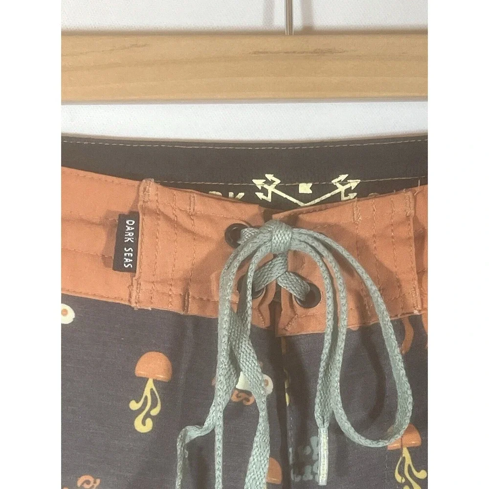 Grundens Dark Seas Boardshorts Mens 28 Jellyfish Coastal Surf Streetwear